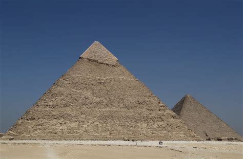 Egypt investigating couple over nude photos atop Great Pyramid